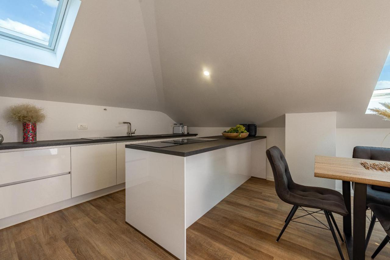 Apartments Luka & Lorena Galovac エクステリア 写真