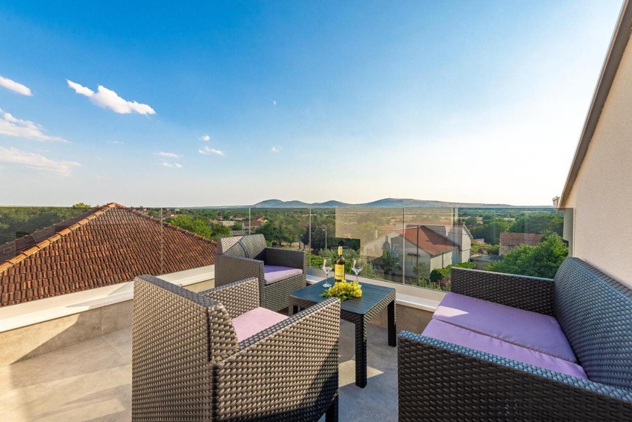 Apartments Luka & Lorena Galovac エクステリア 写真