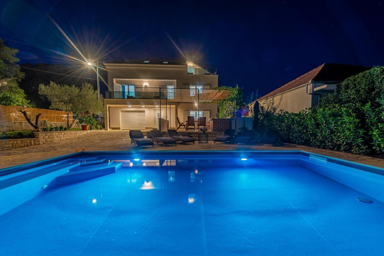 Apartments Luka & Lorena Galovac エクステリア 写真